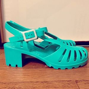 NEVER WORN PVC 90’s Style Jelly Pumps